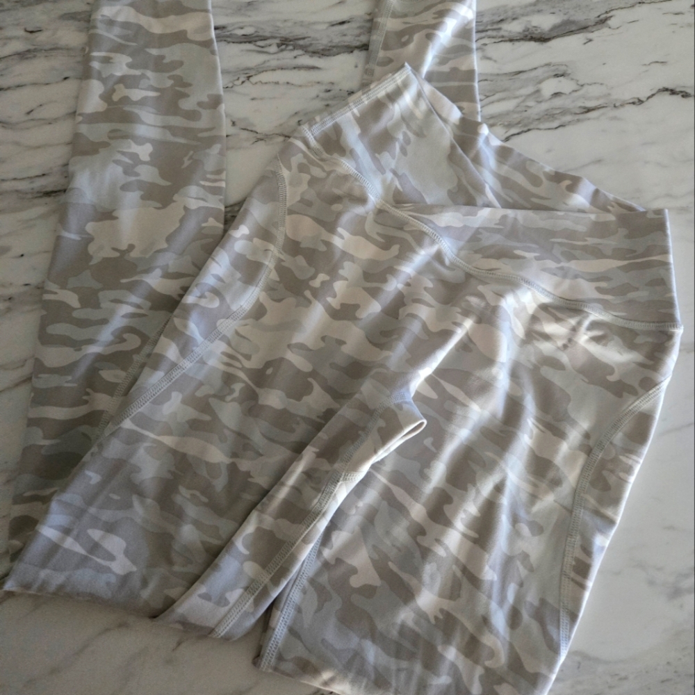 Alphalete Leggings (white/grey camo)